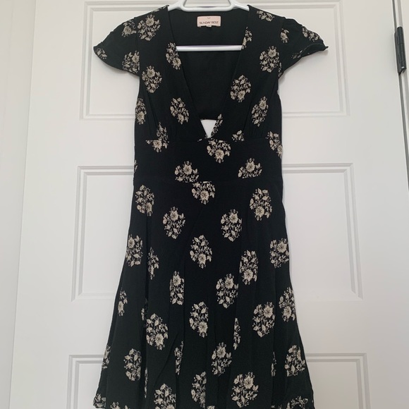 Sunday’s Best Rand dress (Aritzia) - Picture 2 of 3